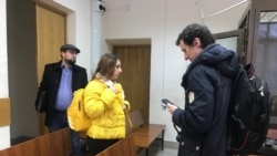 Адвокат подсудимого с представителем "Мемориала"