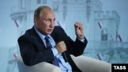 Владимир Путин на форуме Общероссийского народного фронта «Форум действий. Крым» в аннексированной Ялте 