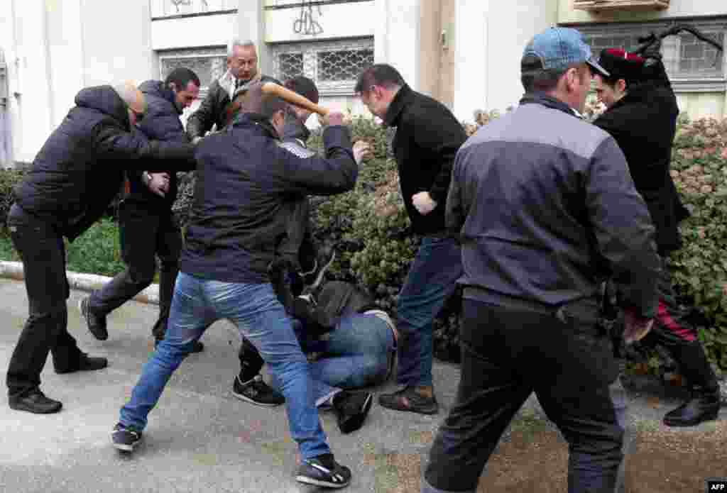 Krımın özünü müdafiə könüllülərinin Krımın Ukrayna tərkibində qalması ideyasının daşıyıcılarınaq qarşı əsas qarqumenti gücdür.