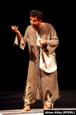 İlqar Cahangirov Gənc Tamaşaçılar teatrının "Ezop" tamaşasında, 2011