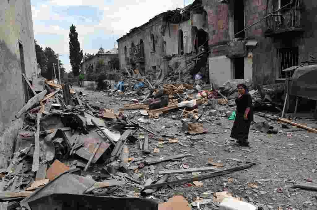 Bombardmanla dağılan Qori küçələrindən biri.&nbsp;